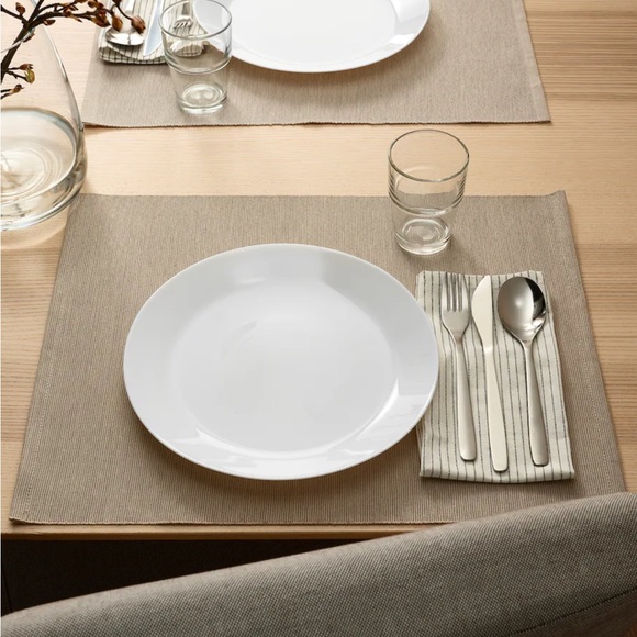 2 OFTAST White Plates 9 ¾ " - Picture 2 of 5